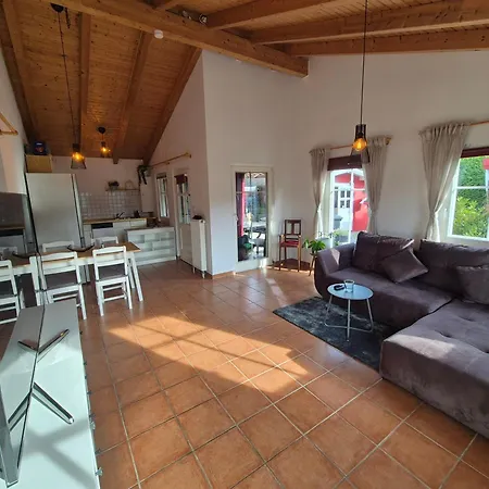 Rotes Im Charmanten Schwedenhausviertel *